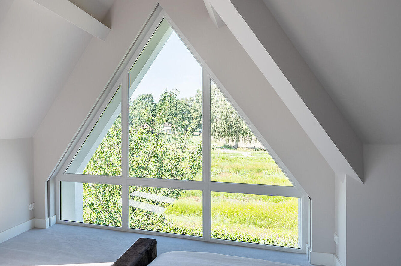 Woning met glazen pui, doorkijk naar de groene toekomst