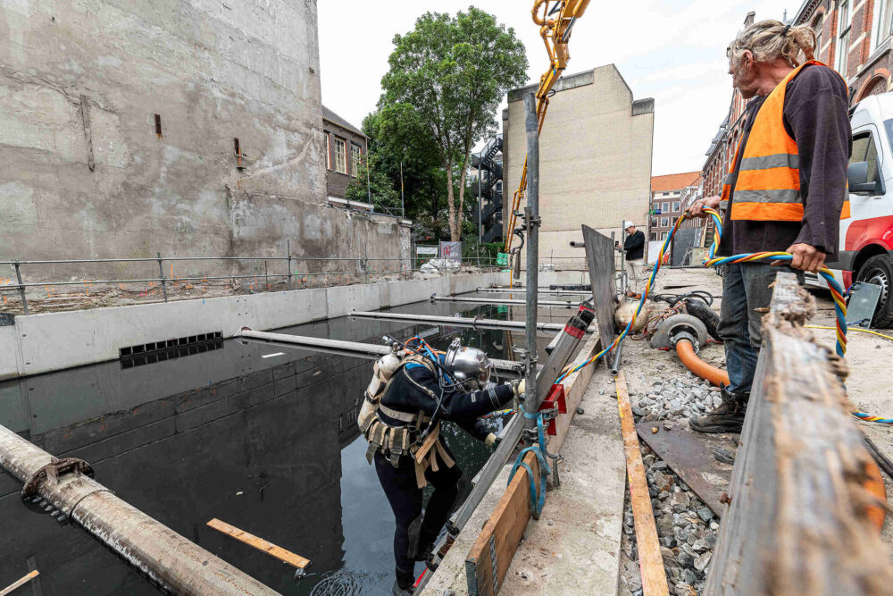 Afzinkkleder en onderwaterbeton, nieuwbouwen in de binnenstad van Den Haag, vraagt om creatieve oplossingen