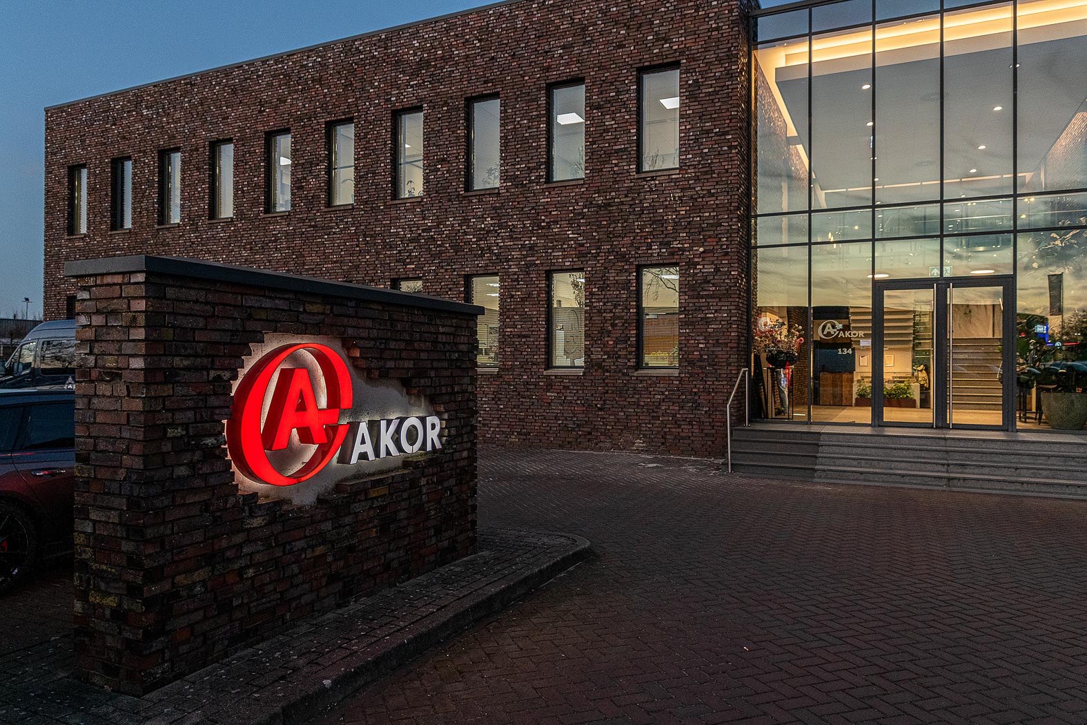 Kantoor Rijssen bij schemer