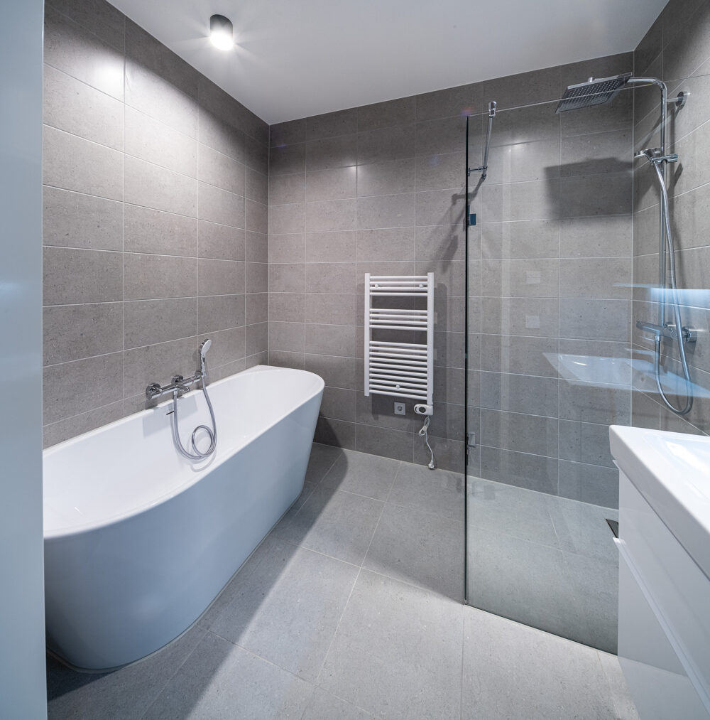 Metropool Zuid: het resultaat van kwaliteit, vakmanschap en logistiek inzicht. Moderne badkamer.