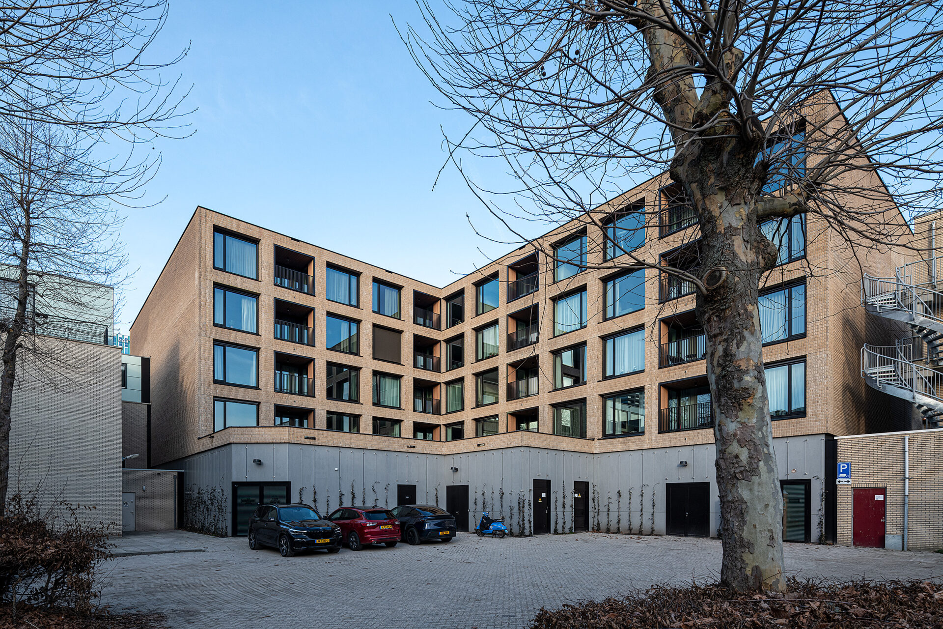 Achteraanzicht van nieuwbouwproject Metropool-zuid in Almere. Bijzonder gevelontwerp 2